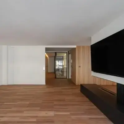 Su efecto de llama realista y su bajo consumo los convierten en una opción práctica y moderna para cualquier espacio.